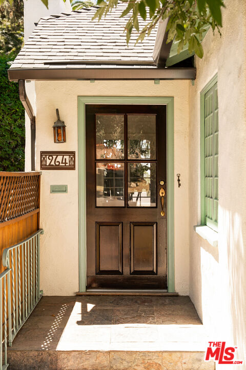 264 Robinson Road Pasadena, CA 91104 - Photo 3 of 38