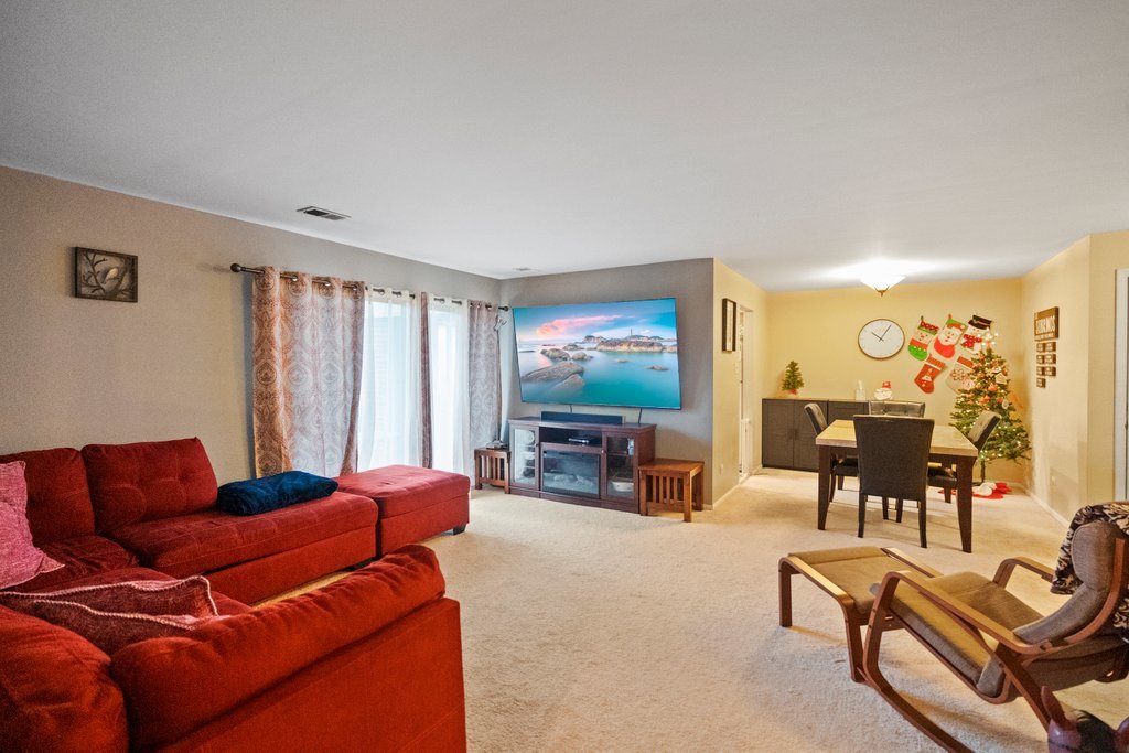 918 East Kings Row, Unit 1 Palatine, IL 60074 - Photo 14 of 36 a living room with furniture and a flat screen tv