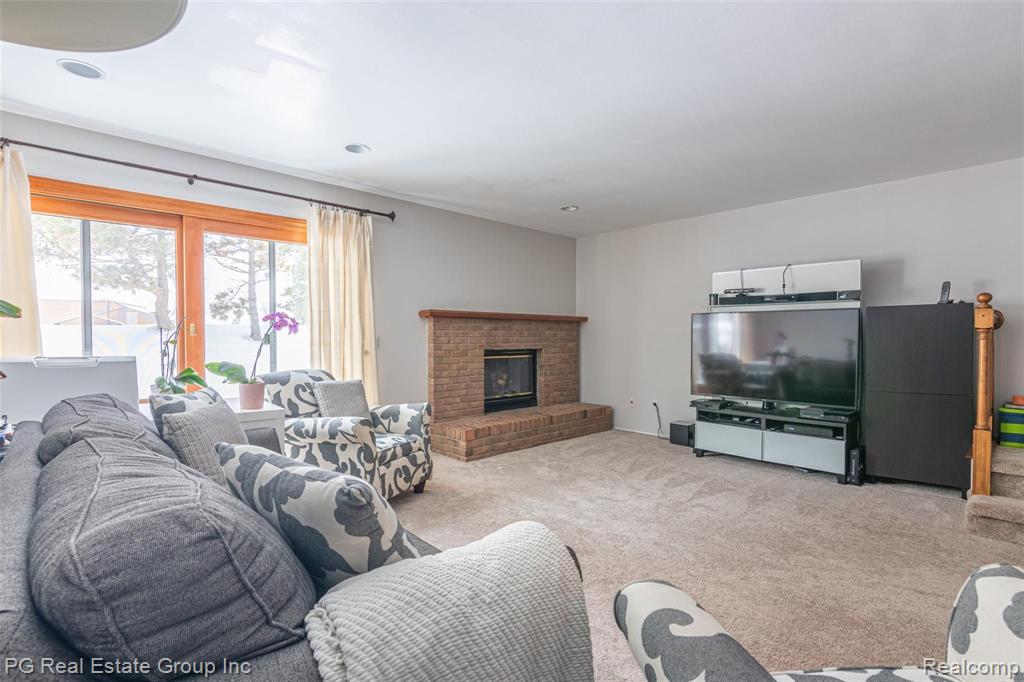 554 Tennyson Rochester Hills, MI 48307 - Photo 7 of 28