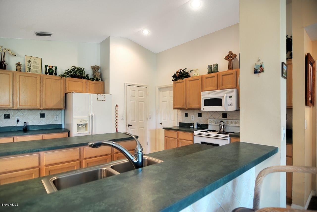 1180 Meadowbrook Road Northeast Palm Bay, FL 32905 - Photo 6 of 14 kitchen2 (4).jpg