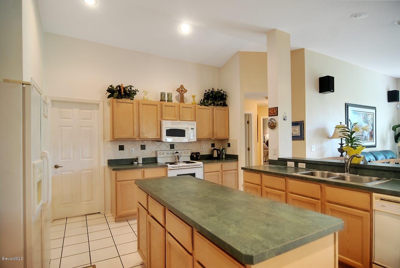 1180 Meadowbrook Road Northeast Palm Bay, FL 32905 - Photo 7 of 14 kitchen3.jpg