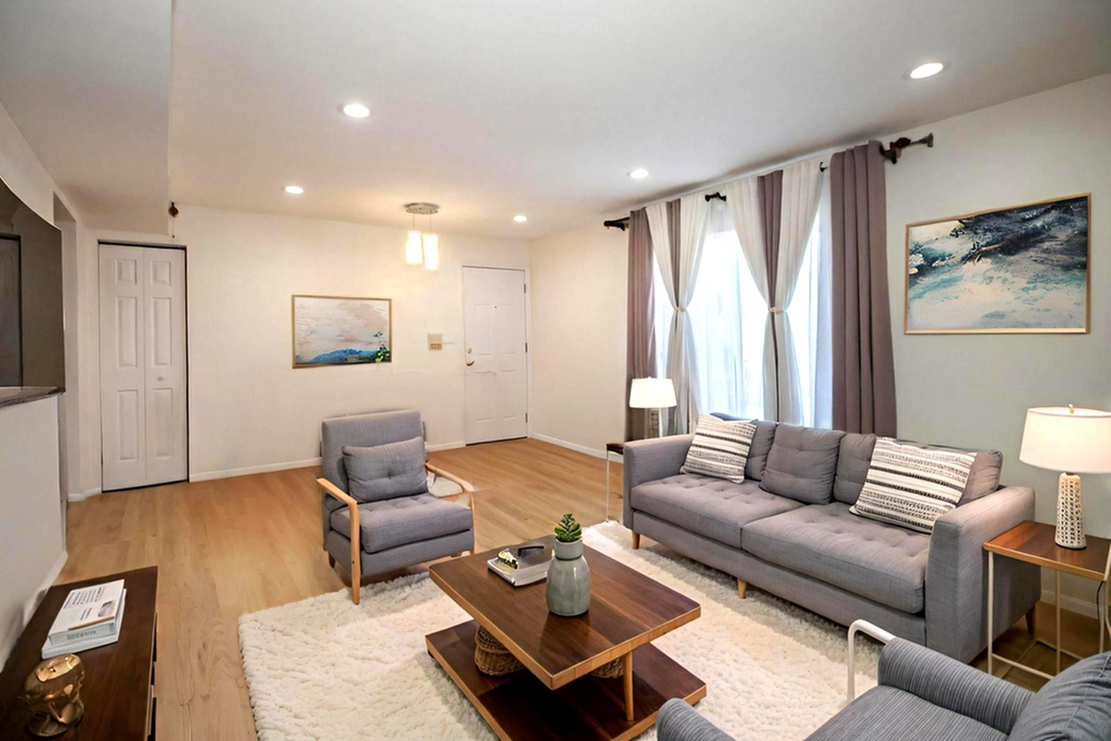 2065 West Farwell Avenue, Unit 3N Chicago, IL 60645 - Photo 3 of 15