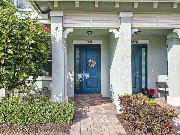 $3,500 | 1240 Eucalyptus Drive, Unit 4, Hollywood, FL 33021