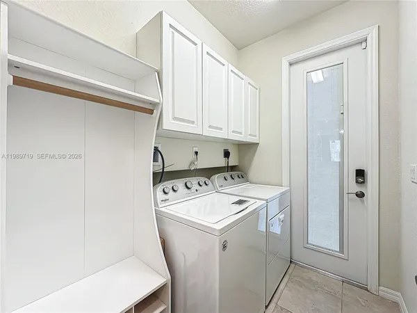 $3,500 | 1240 Eucalyptus Drive, Unit 4, Hollywood, FL 33021