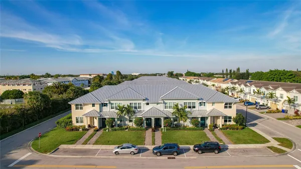 $3,500 | 1240 Eucalyptus Drive, Unit 4, Hollywood, FL 33021