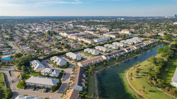 $3,500 | 1240 Eucalyptus Drive, Unit 4, Hollywood, FL 33021