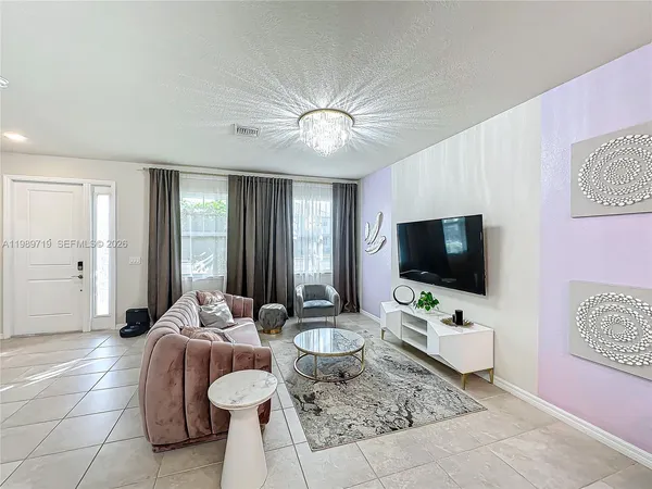 $3,500 | 1240 Eucalyptus Drive, Unit 4, Hollywood, FL 33021