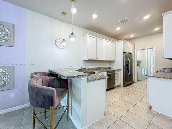 $3,500 | 1240 Eucalyptus Drive, Unit 4, Hollywood, FL 33021