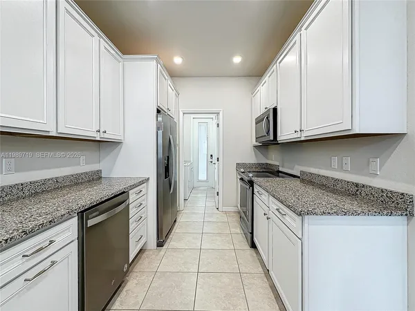 $3,500 | 1240 Eucalyptus Drive, Unit 4, Hollywood, FL 33021