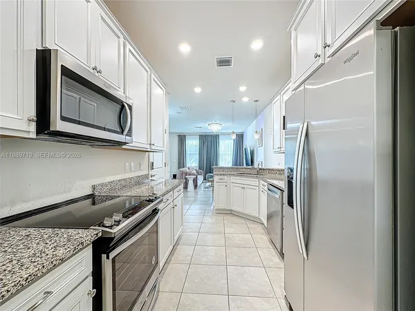 $3,500 | 1240 Eucalyptus Drive, Unit 4, Hollywood, FL 33021