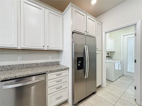 $3,500 | 1240 Eucalyptus Drive, Unit 4, Hollywood, FL 33021