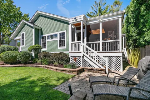 $525,000 | 318 Washington Street, Dundee, IL 60118