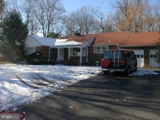 404 West Laurel Road Stratford, NJ 08084 - Photo 1 of 6