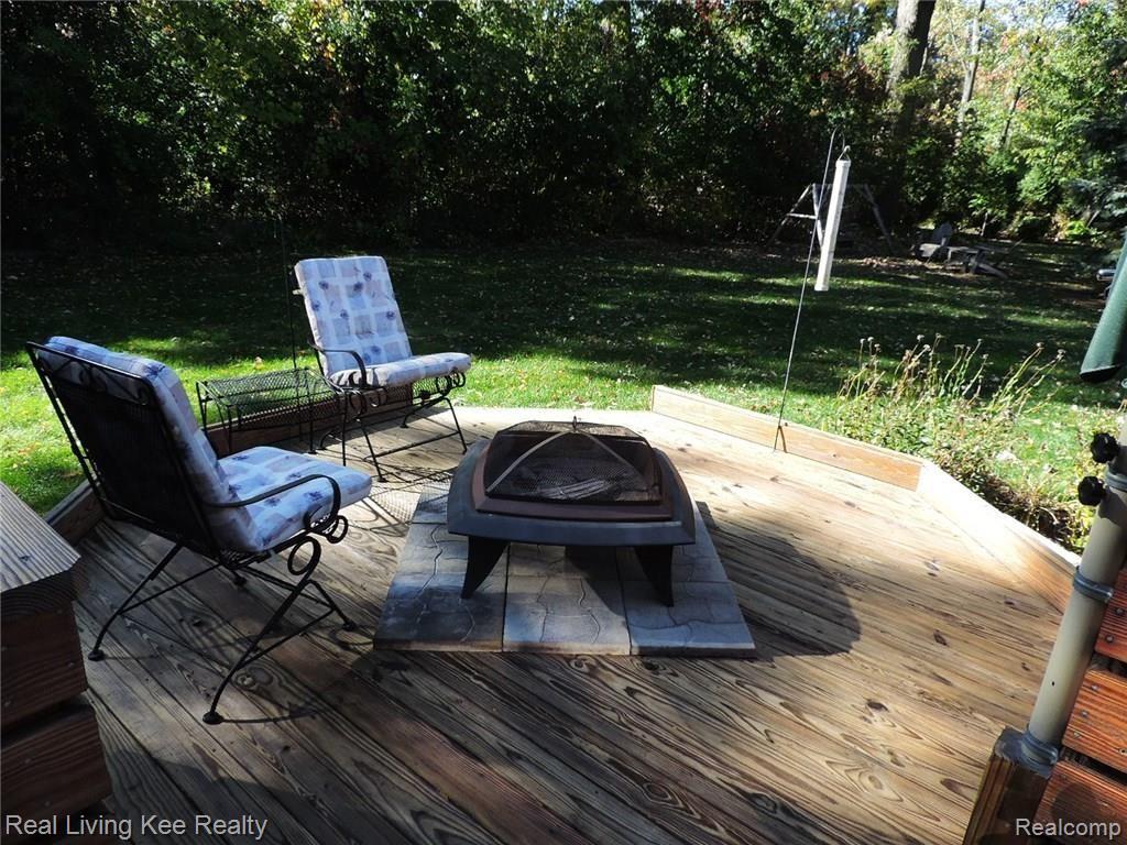 3787 Summit Ridge Drive Rochester, MI 48306 - Photo 41 of 47 deck2.jpg