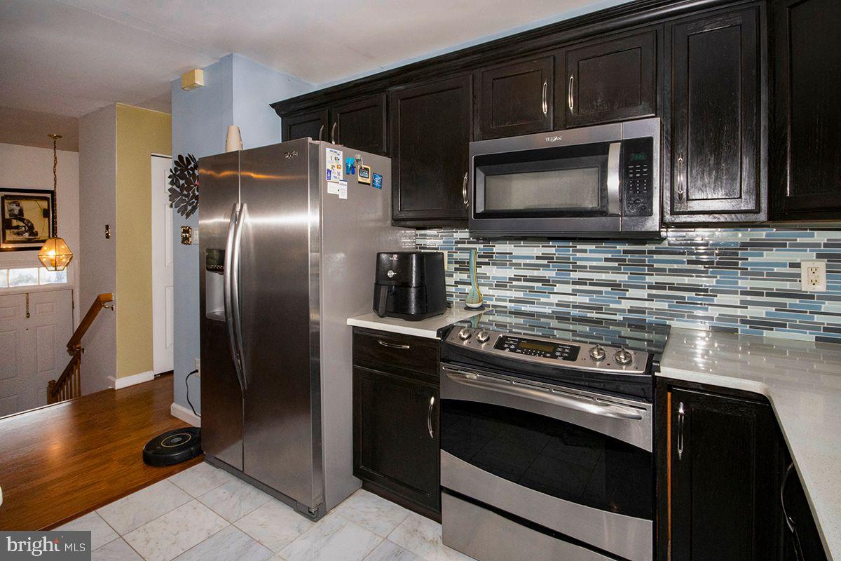 60 Vance Avenue Sicklerville, NJ 08081 - Photo 5 of 42 Kitchen: Stainless Steel Appliances