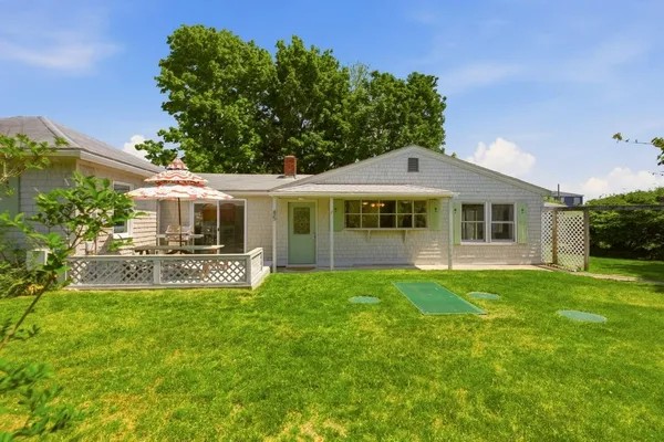 $699,000 | 85 Highland Avenue, Portsmouth, RI 02871