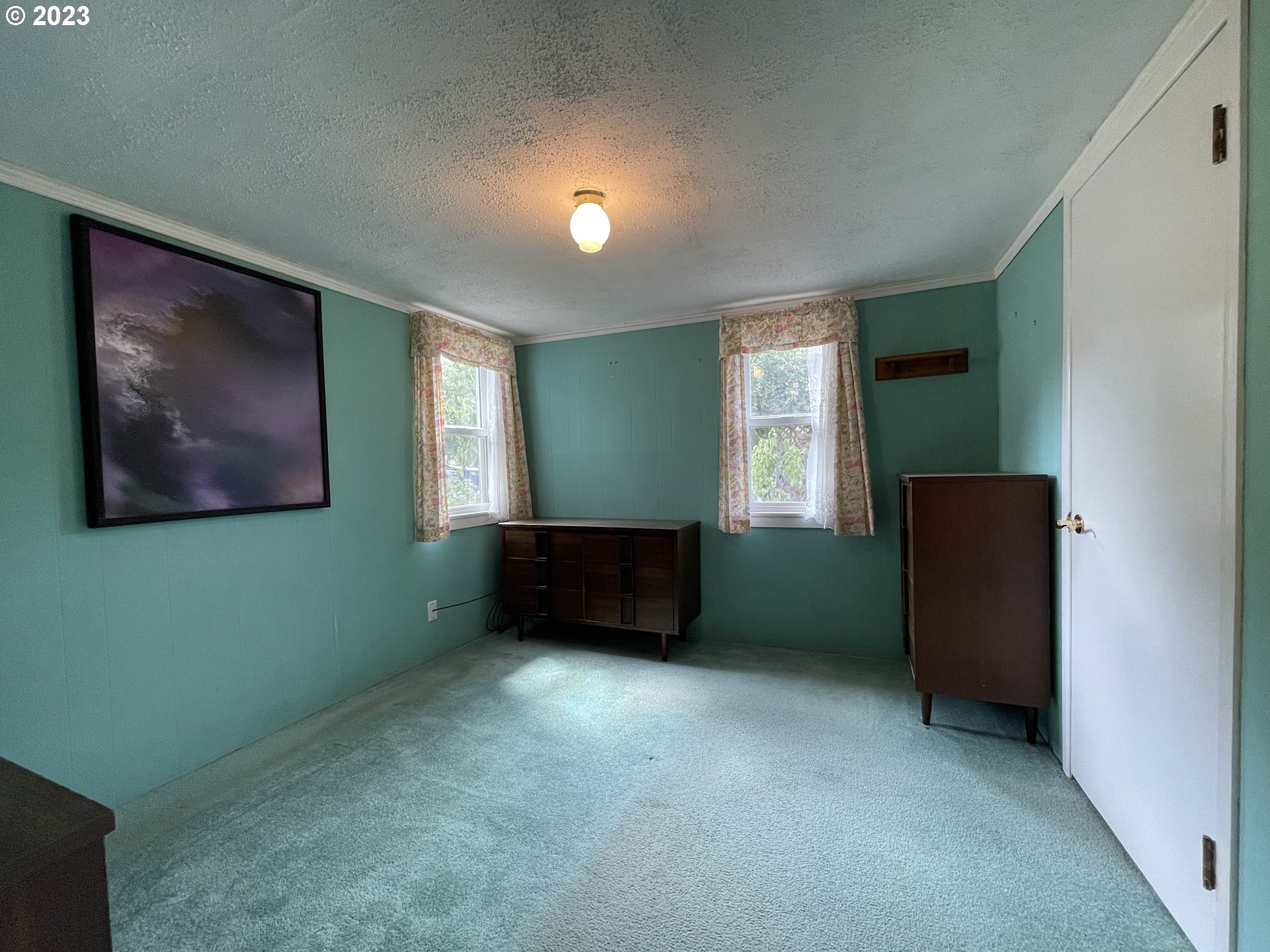 430 E Street Springfield, OR 97477 - Photo 17 of 29 an empty room with windows and closet