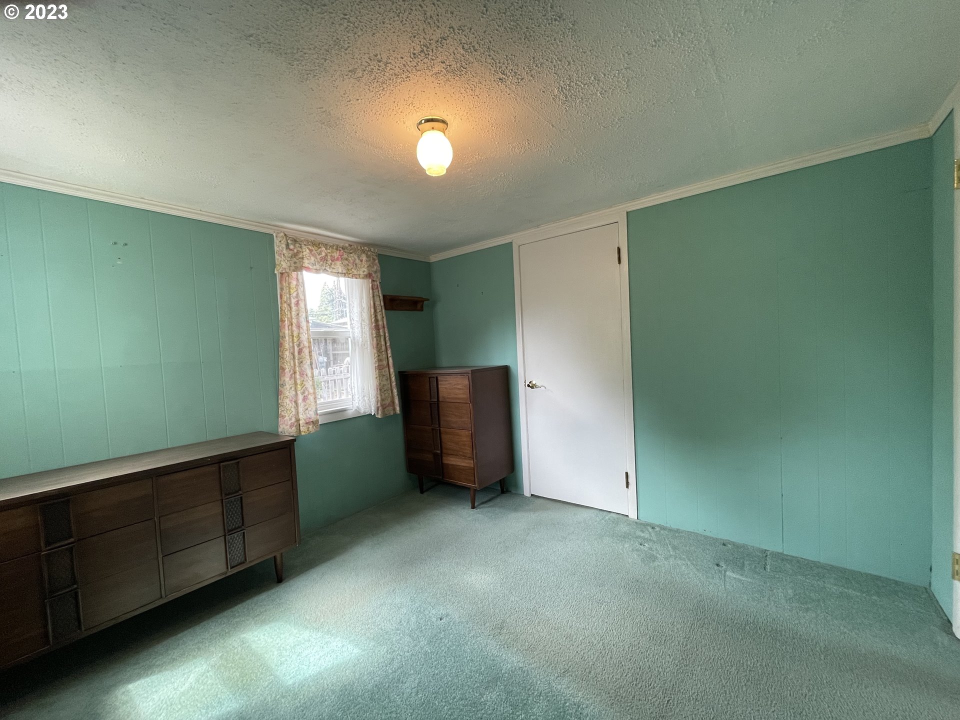 430 E Street Springfield, OR 97477 - Photo 18 of 29 a room with furniture and window