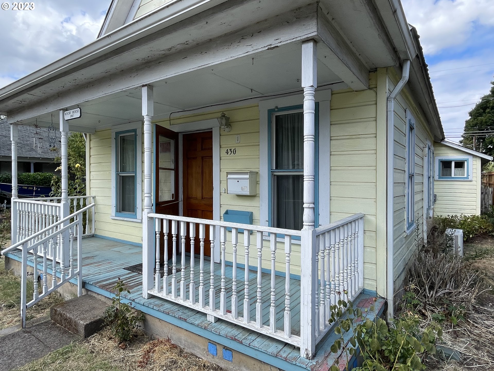 430 E Street Springfield, OR 97477 - Photo 4 of 29 a view of a house with a porch