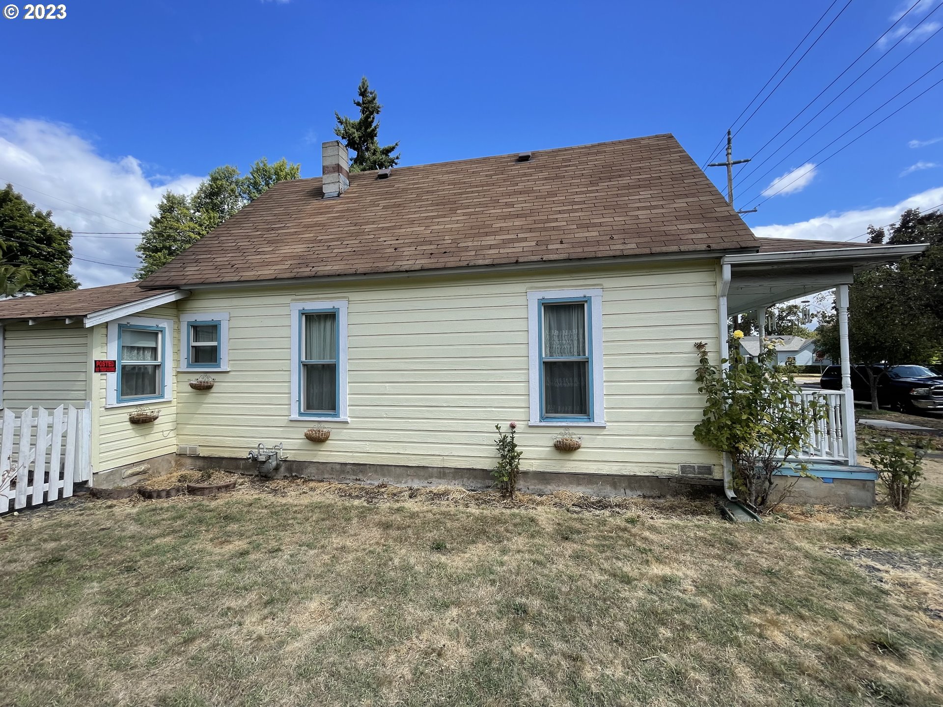 430 E Street Springfield, OR 97477 - Photo 5 of 29 a view of a house with a yard