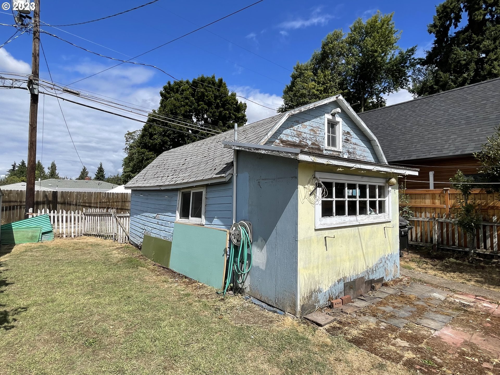 430 E Street Springfield, OR 97477 - Photo 8 of 29 a front view of a house with garden