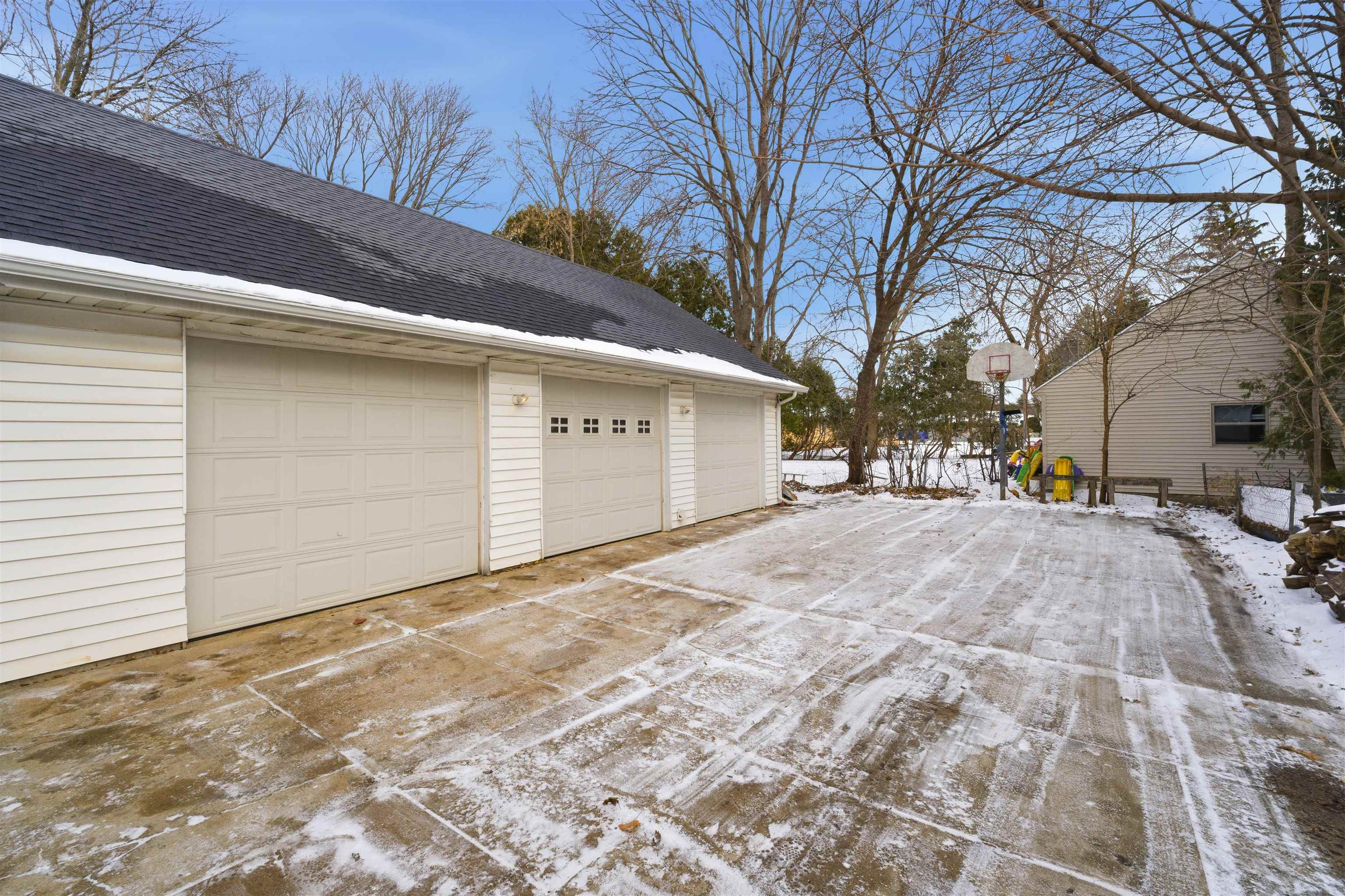 1928 South Lawe Street Appleton, WI 54915 - Photo 33 of 43