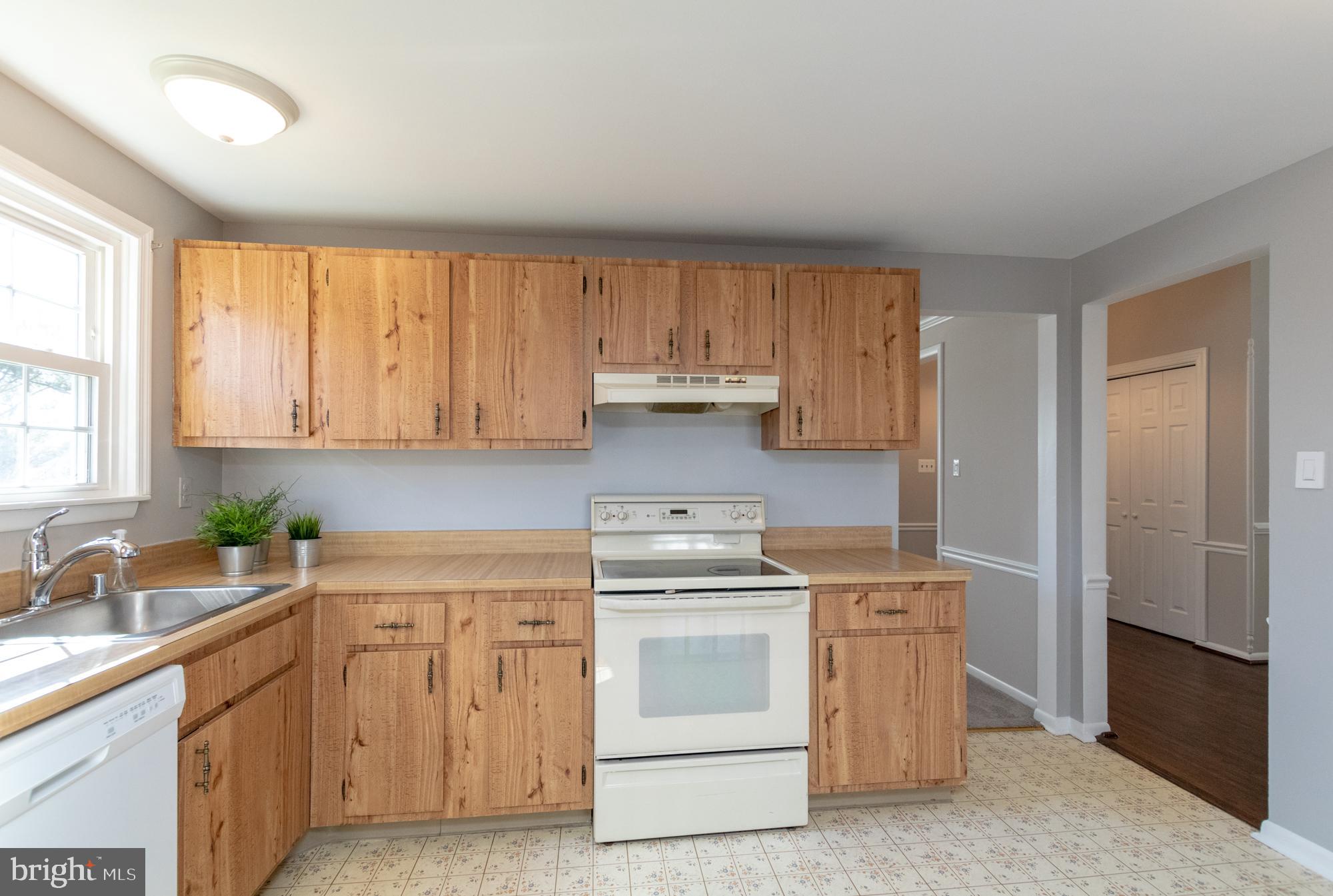 9221 Bowline Road Baltimore, MD 21236 - Photo 16 of 48 Efficient kitchen layout