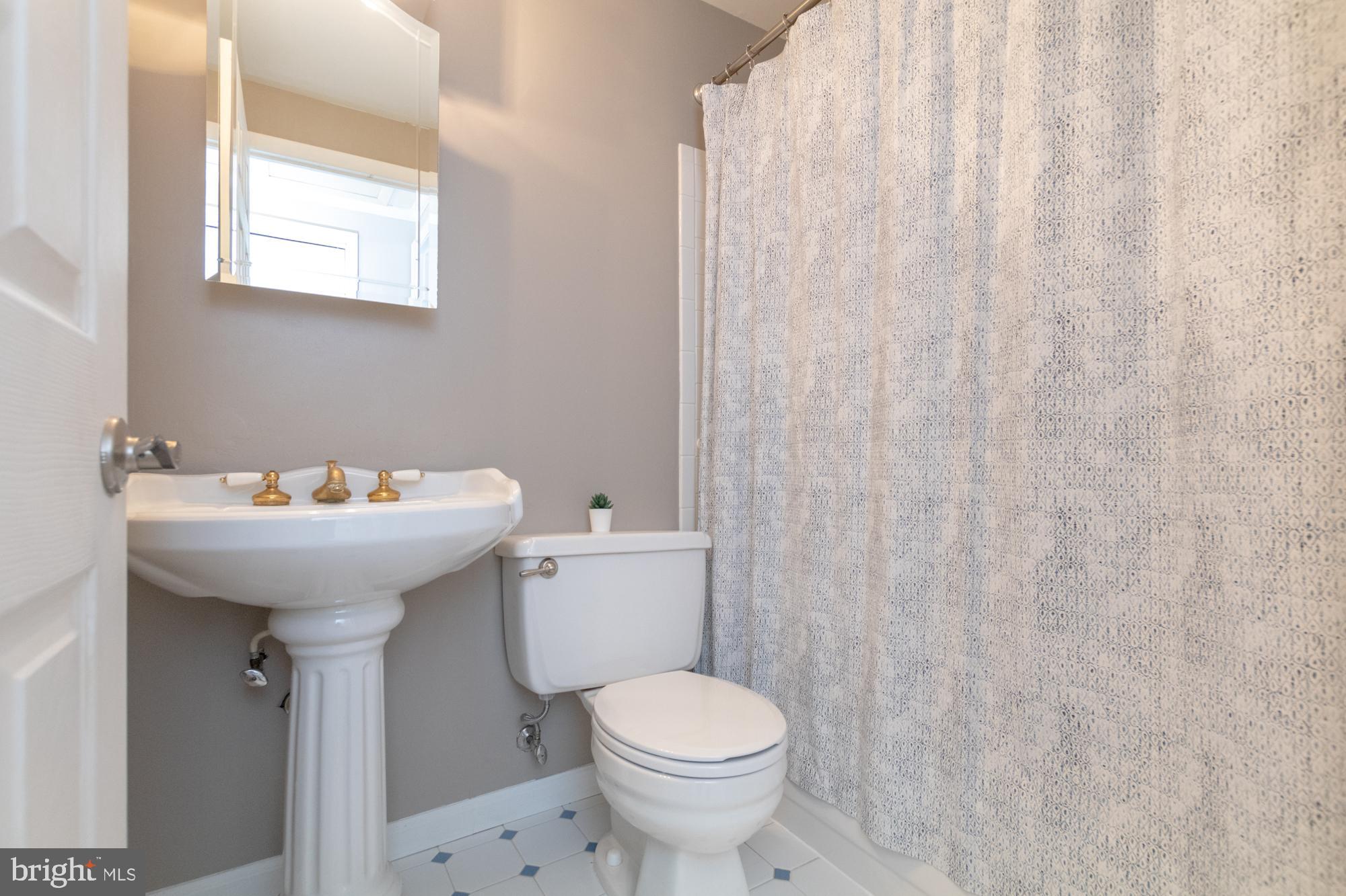 9221 Bowline Road Baltimore, MD 21236 - Photo 41 of 48 Hallway full bathroom