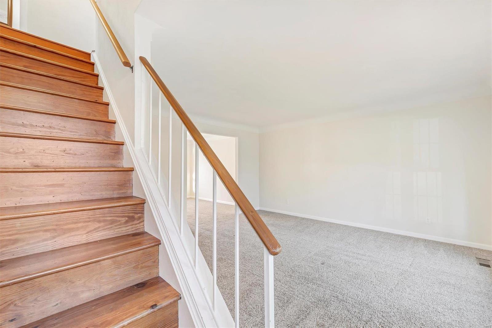 5859 Rabbit Run Drive St. Louis, MO 63129 - Photo 3 of 36 Gallery Image 3