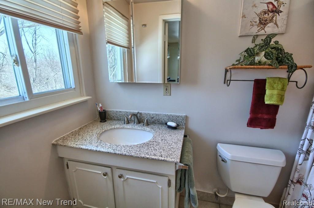 16147 Riverside Street Livonia, MI 48154 - Photo 10 of 32