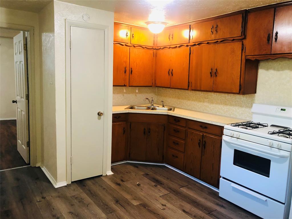 518 West Sycamore Street Denton, TX 76201 - Photo 1 of 11