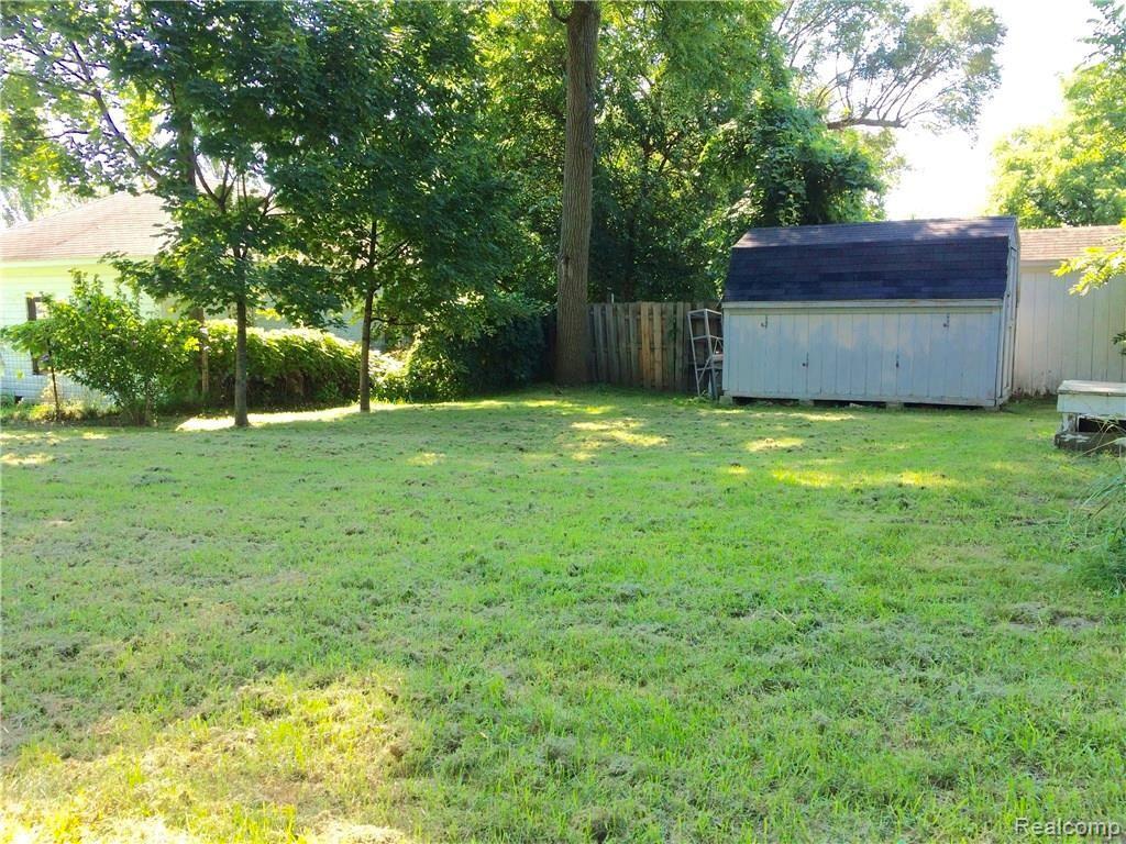 100 Center Street Fenton, MI 48430 - Photo 5 of 36 IMG_1102.jpg