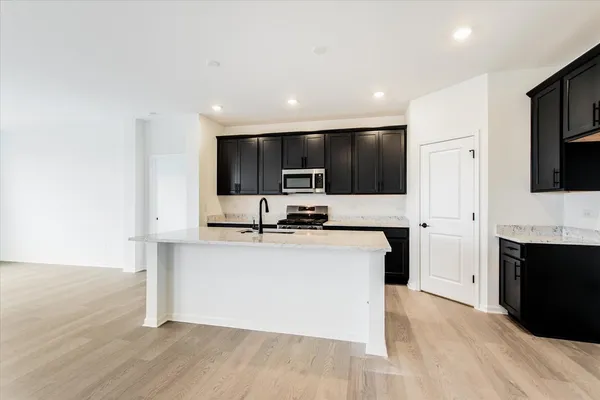 $379,990 | 25439 West Alabaster Circle, Plainfield, IL 60544
