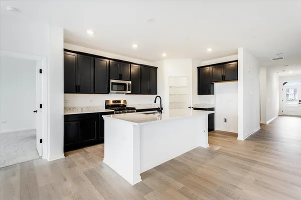 $379,990 | 25439 West Alabaster Circle, Plainfield, IL 60544