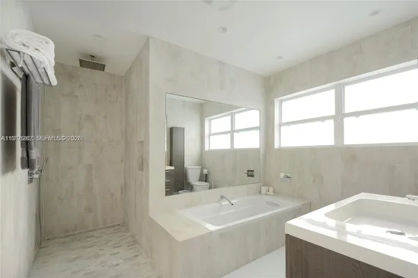 $17,500 | 880 North Venetian Drive, Miami Beach, FL 33139