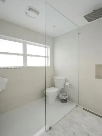 $17,500 | 880 North Venetian Drive, Miami Beach, FL 33139