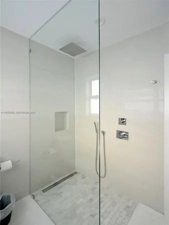 $17,500 | 880 North Venetian Drive, Miami Beach, FL 33139