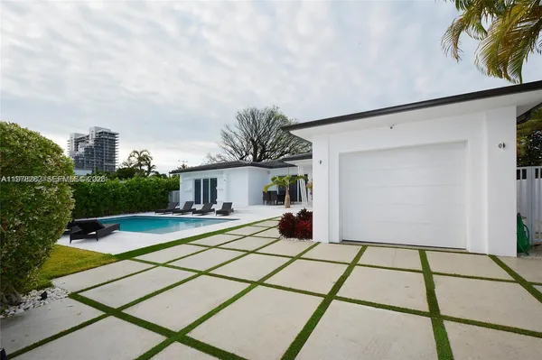 $17,500 | 880 North Venetian Drive, Miami Beach, FL 33139