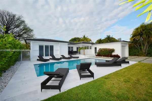 $17,500 | 880 North Venetian Drive, Miami Beach, FL 33139