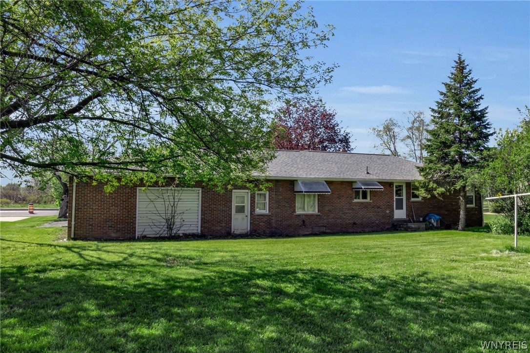8130 Packard Road Niagara, NY 14304 - Photo 5 of 24 Back of home