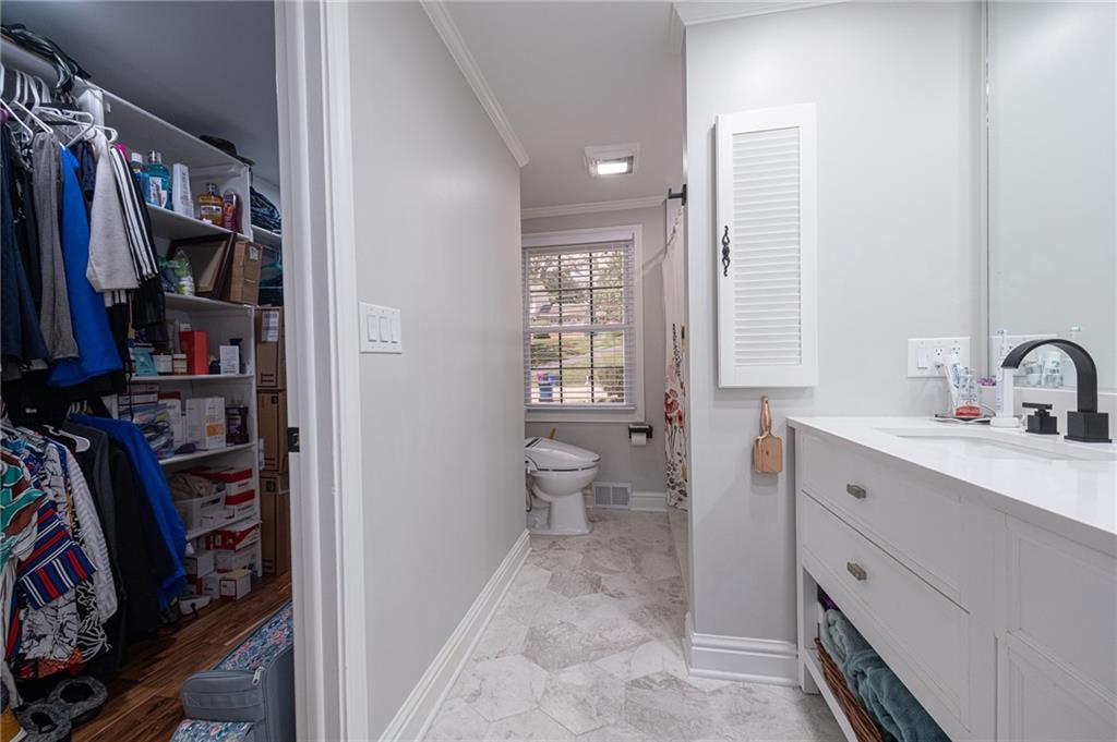 1072 Renton Road Pittsburgh, PA 15239 - Photo 16 of 42 a view of a walk in closet