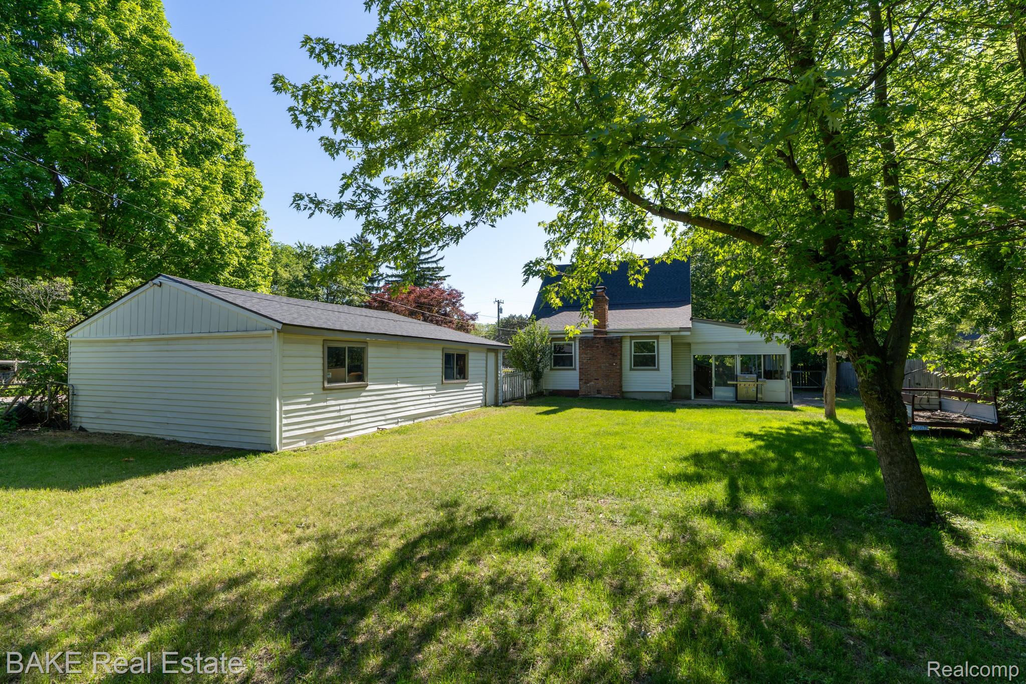 10195 Stark Road Livonia, MI 48150 - Photo 9 of 43 3.5-Car Detached Garage