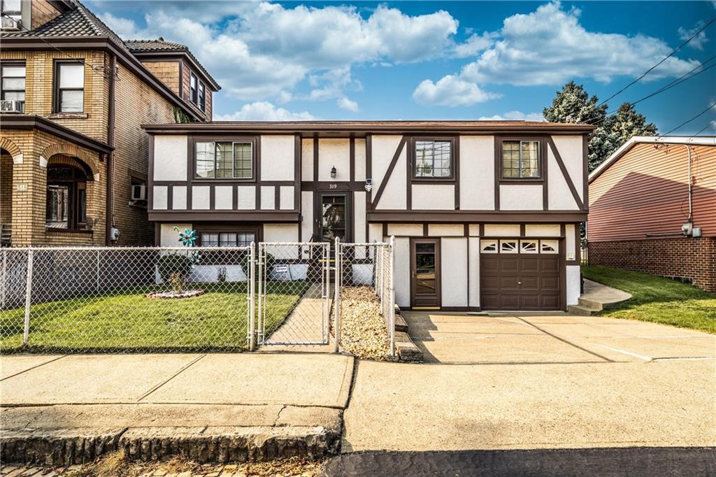 319 Catherine Street McKees Rocks, PA 15136 - Photo 2 of 25