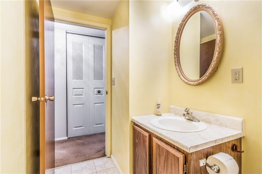 319 Catherine Street McKees Rocks, PA 15136 - Photo 12 of 25