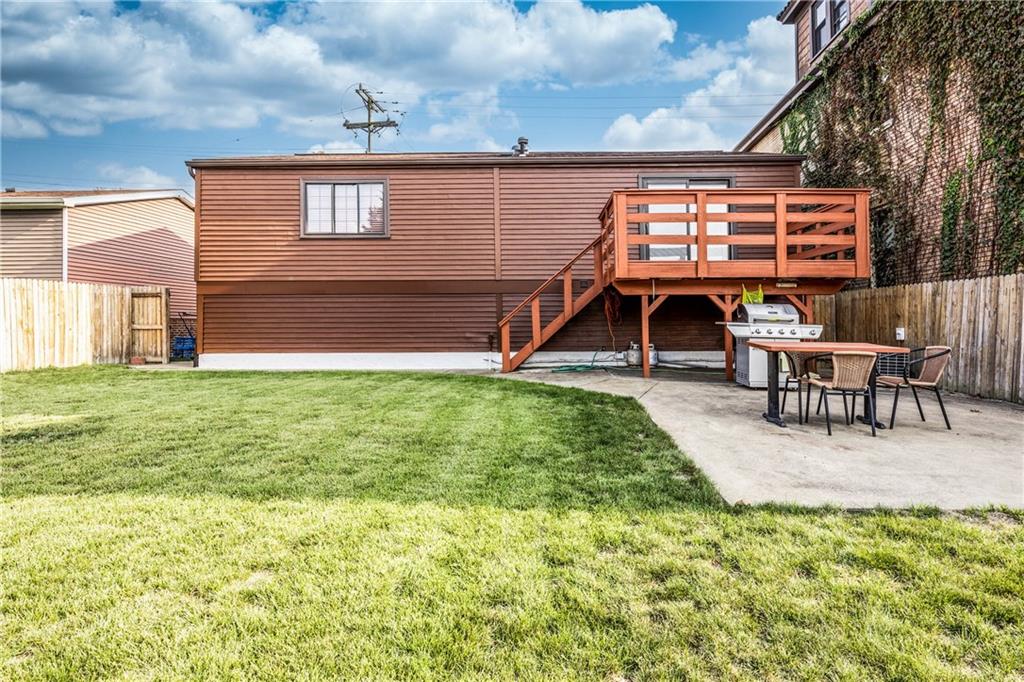 319 Catherine Street McKees Rocks, PA 15136 - Photo 4 of 25