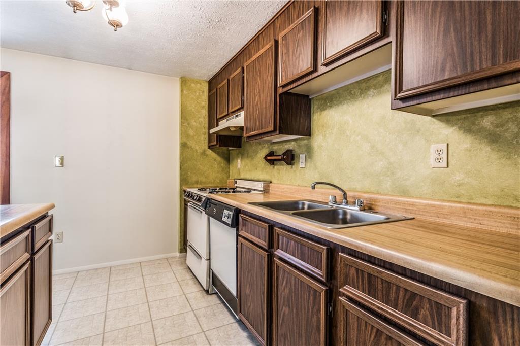 319 Catherine Street McKees Rocks, PA 15136 - Photo 8 of 25