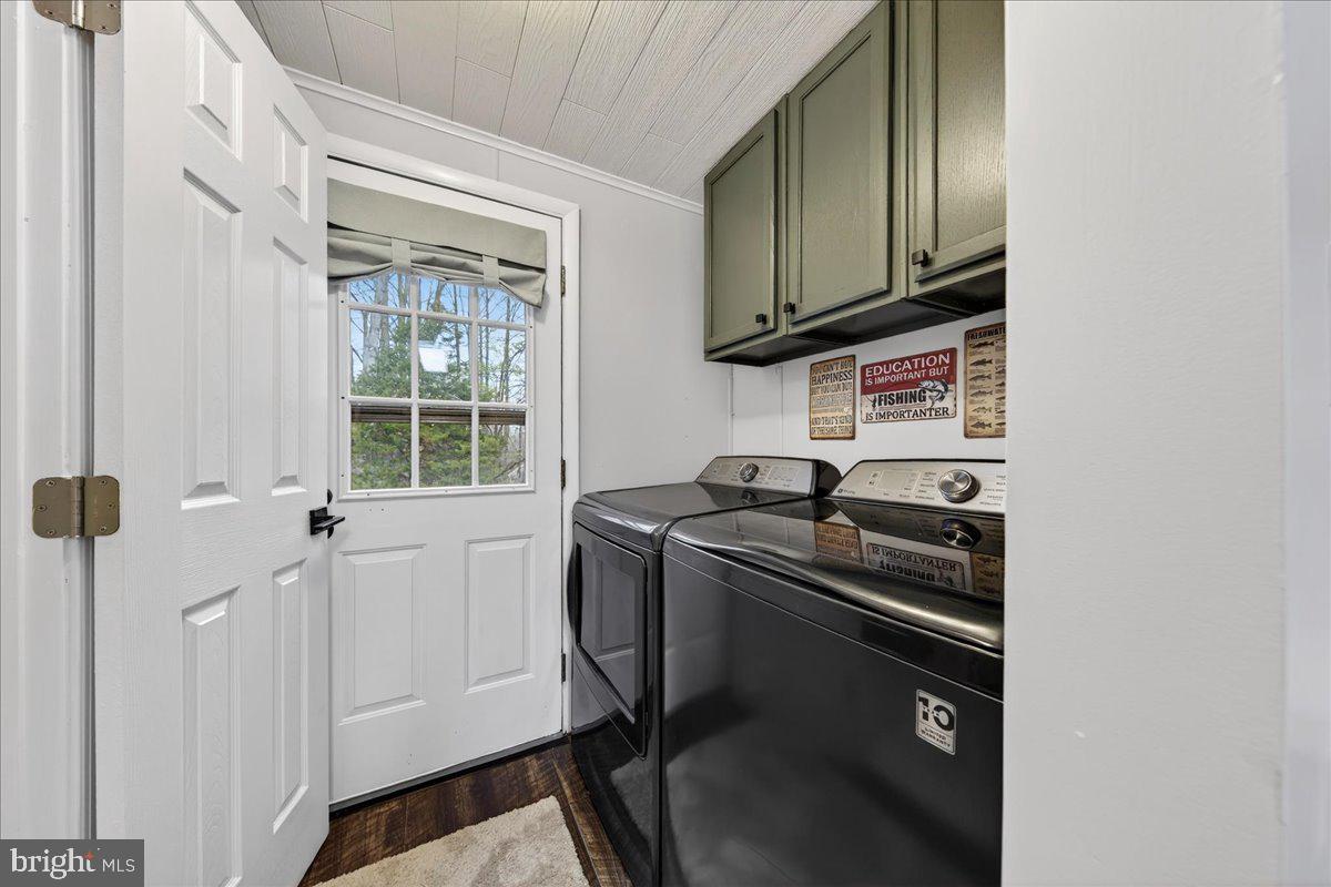 66 Ordinary Road Mineral, VA 23117 - Photo 24 of 96 a kitchen with a stove and a microwave