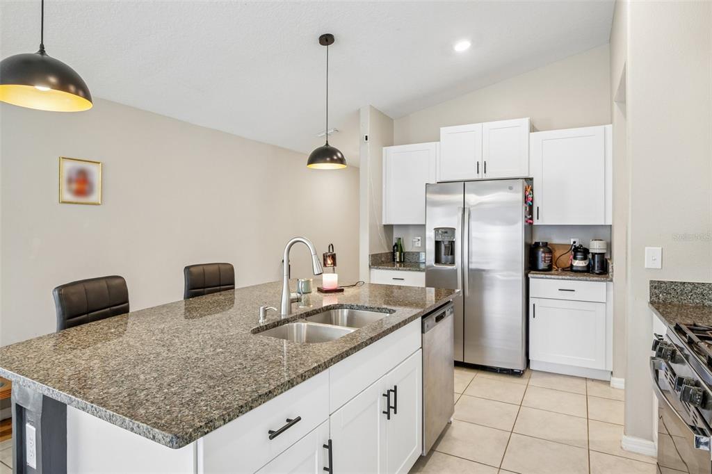9415 Lemon Drop Loop Sun City Center, FL 33573 - Photo 10 of 53