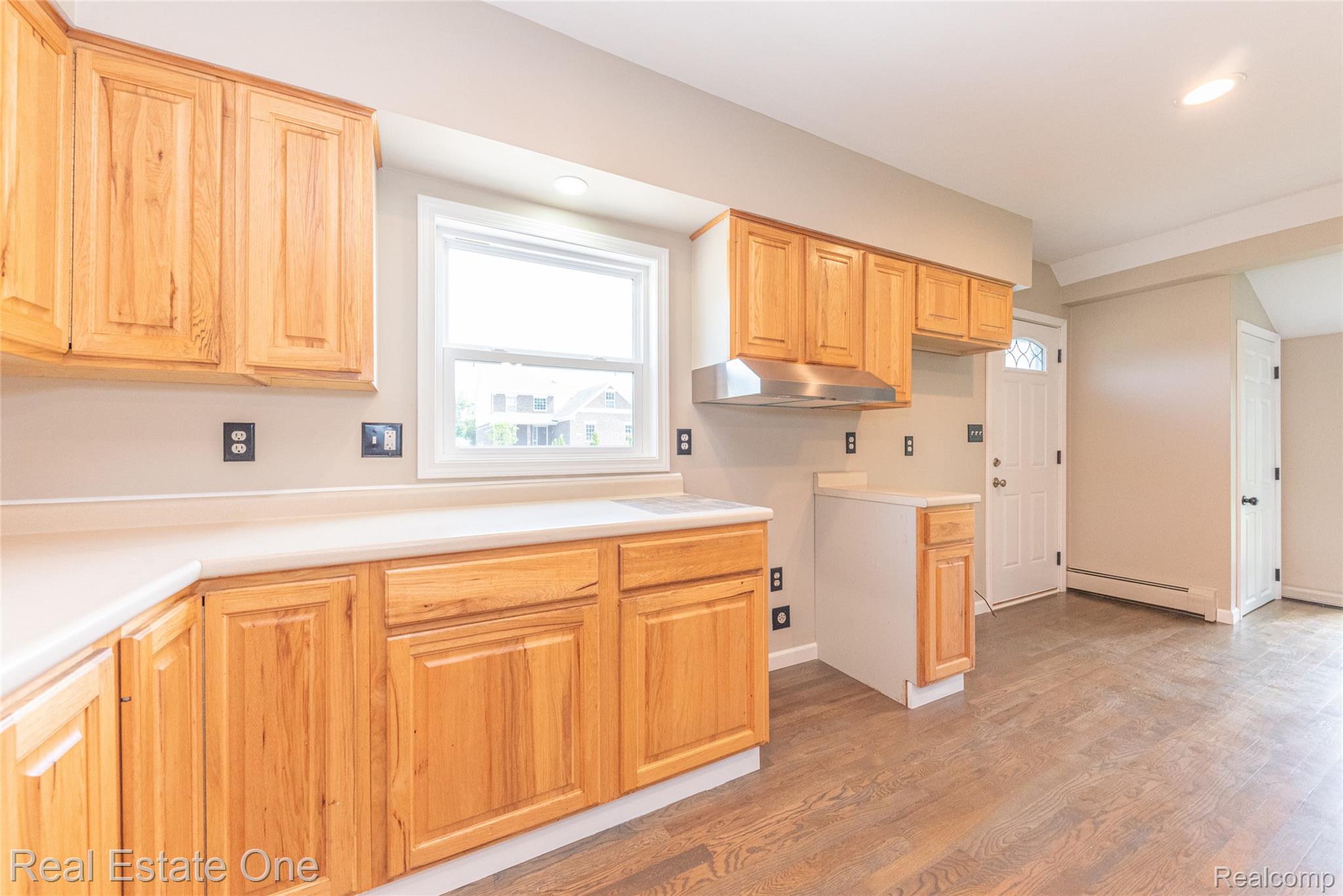 912 North Wixom Road Wixom, MI 48393 - Photo 14 of 49 025_17.jpg