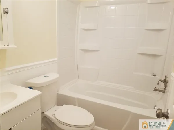 $2,995 | 8 Poe Court, Kendall Park, NJ 08824